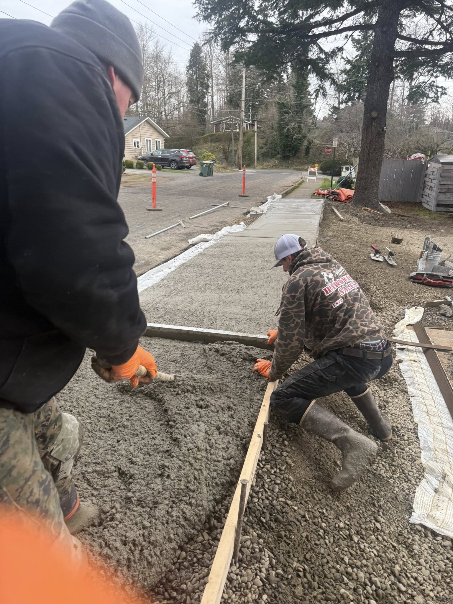 Concrete sidewalk pour